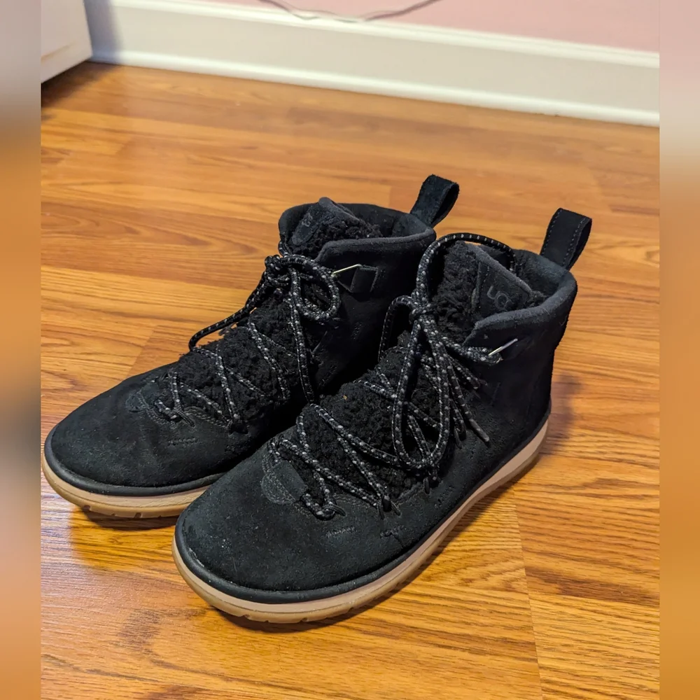 Ugg Lakesider Heritage Mid size 7.5